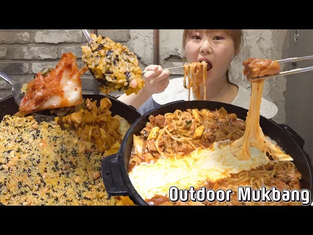 韩国户外吃播 | 在韩国一家餐厅开吃辣炒鸡 dakgalbi 和炒饭